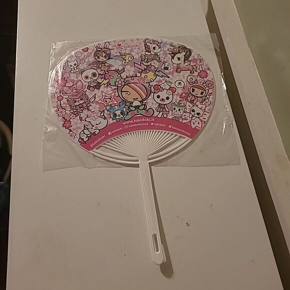 Tokidoki Commi Con 2022 Fan - Picture 1 of 9